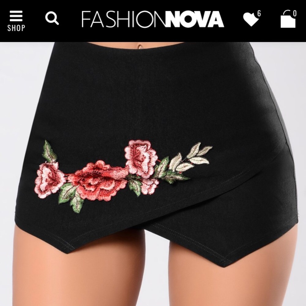 Black flower Fasion Nova shorts